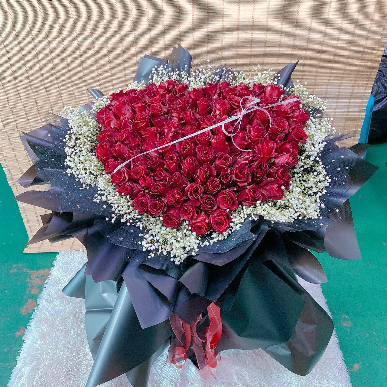 Majestic Heart 99 Roses Bouquet (2pic)