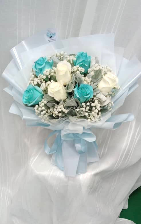 Blue & White Serenity Rose Bouquet