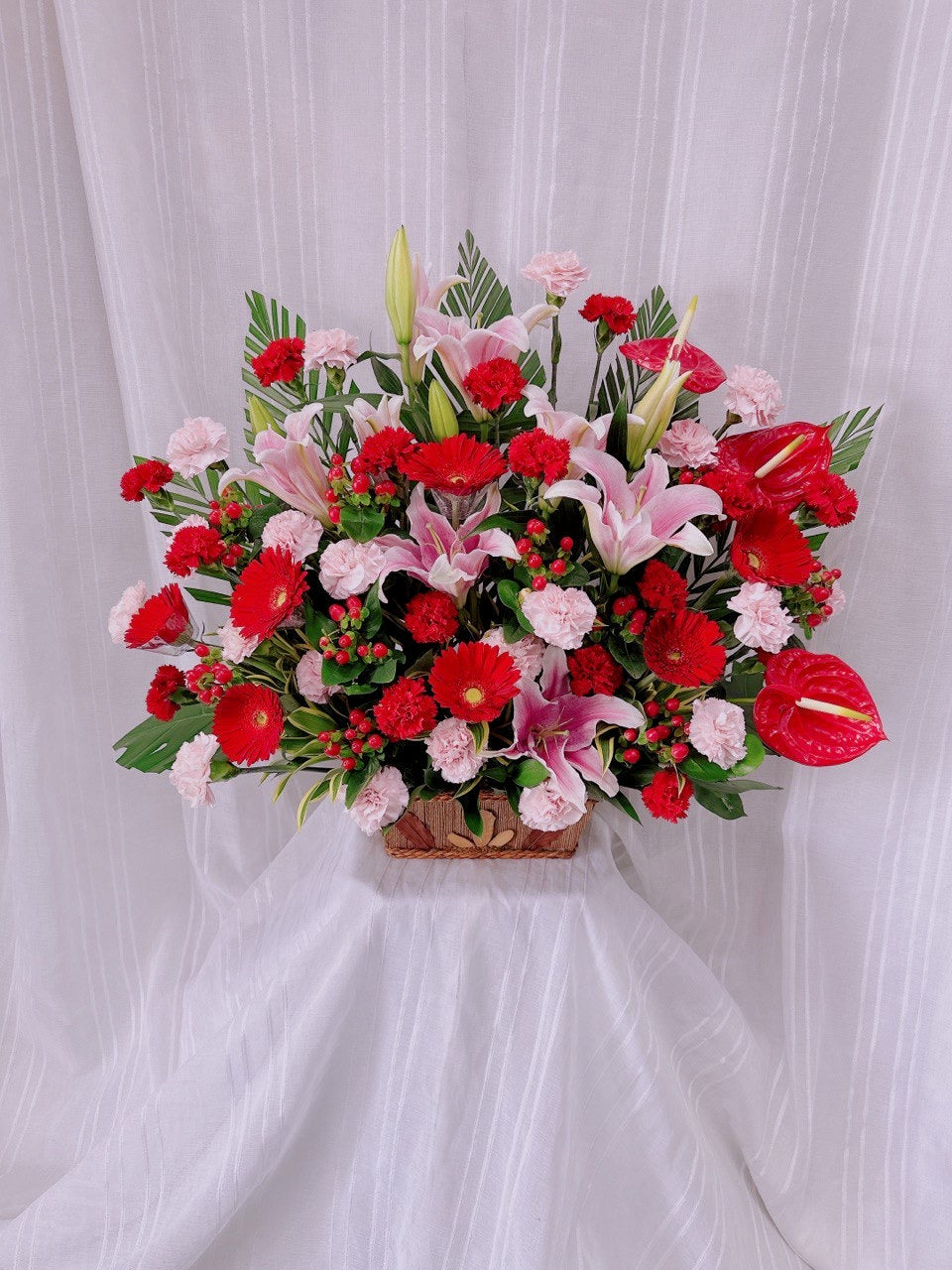 Crimson Bloom Basket(2pics)