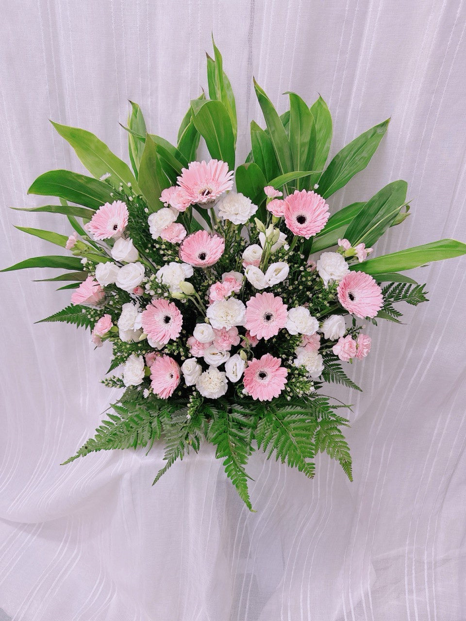 Graceful Farewell Stand