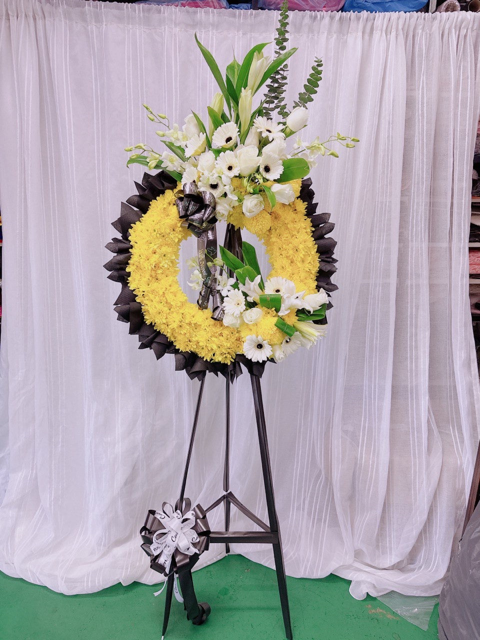 Eternal Light Standing Wreath