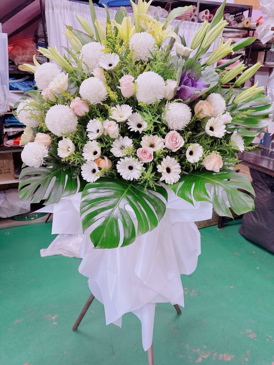 Pure Light Condolence Stand