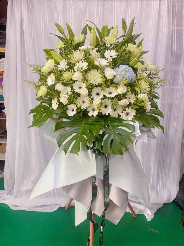 Tranquil Tribute Condolence Stand