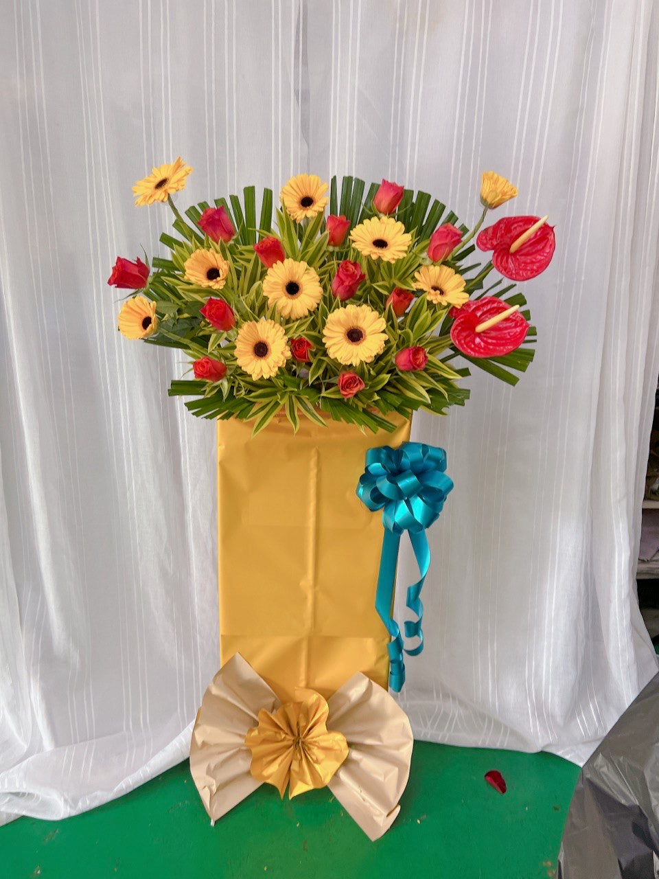 Sunburst Charm Grand Opening Stand