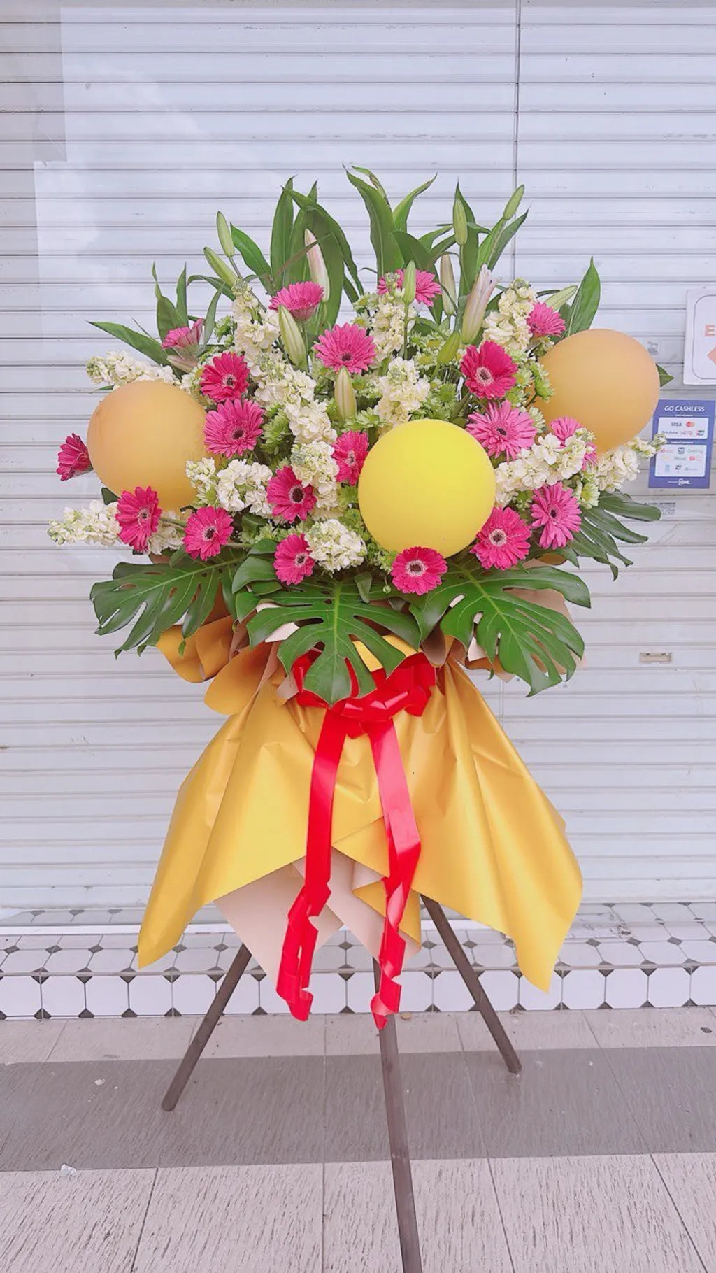 Golden Bloom Celebration Stand