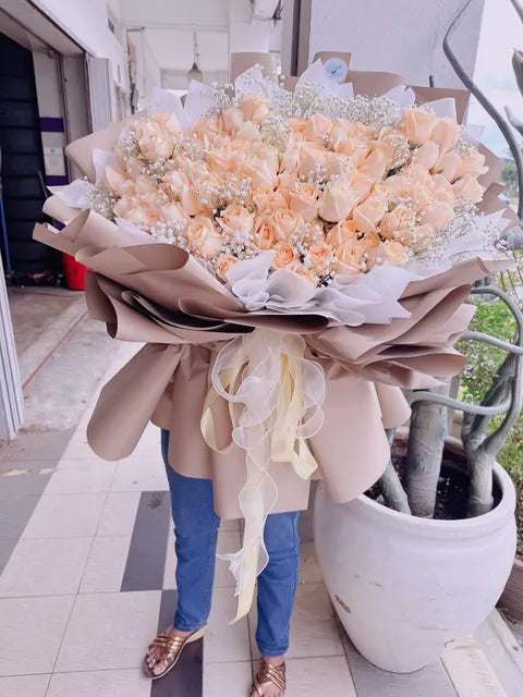 Champagne Dream Grand Bouquet